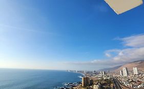 Playa Huayquique, primera linea